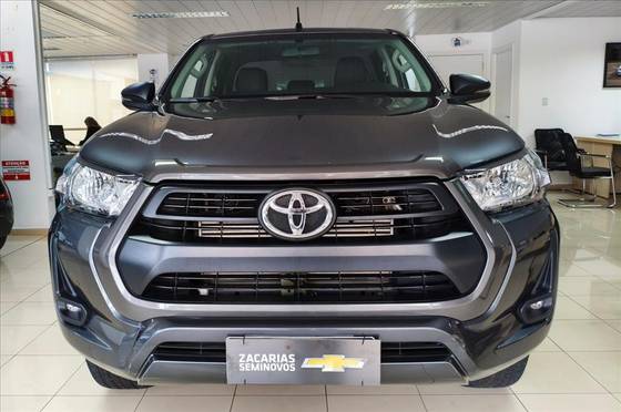 TOYOTA HILUX 2.8 D-4D TURBO DIESEL CD SR 4X4 AUTOMÁTICO TOYOTA HILUX 2.8 D-4D TURBO DIESEL CD SR 4X4 AUTOMÁTICO